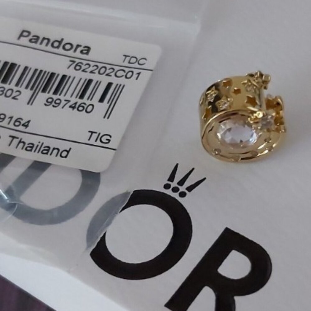 Auth PANDORA Moments Sparkling Shooting Star 14kt gold plated Charm 762202C01